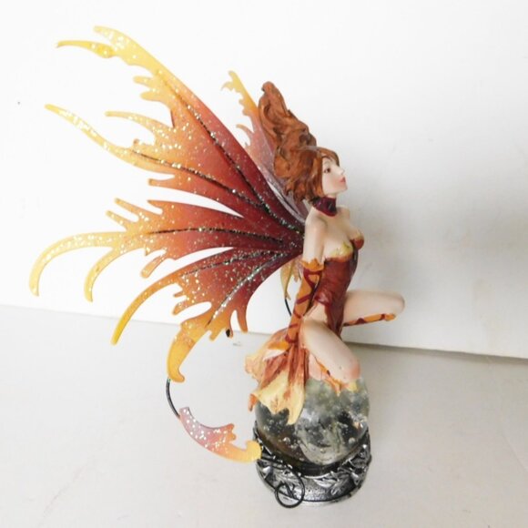 Seated brown faerie on crystal ball VGU - Picture 5 of 6